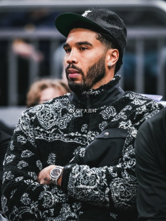 星空娱乐-残阵绿军27分狂屠雄鹿，20记三分射穿密尔沃基，字母哥复出19+11|凯尔特人|吉安尼斯·安特托孔波|全明星|扬尼斯-阿德托昆博|波士顿凯尔特人队_新浪体育_新浪新闻