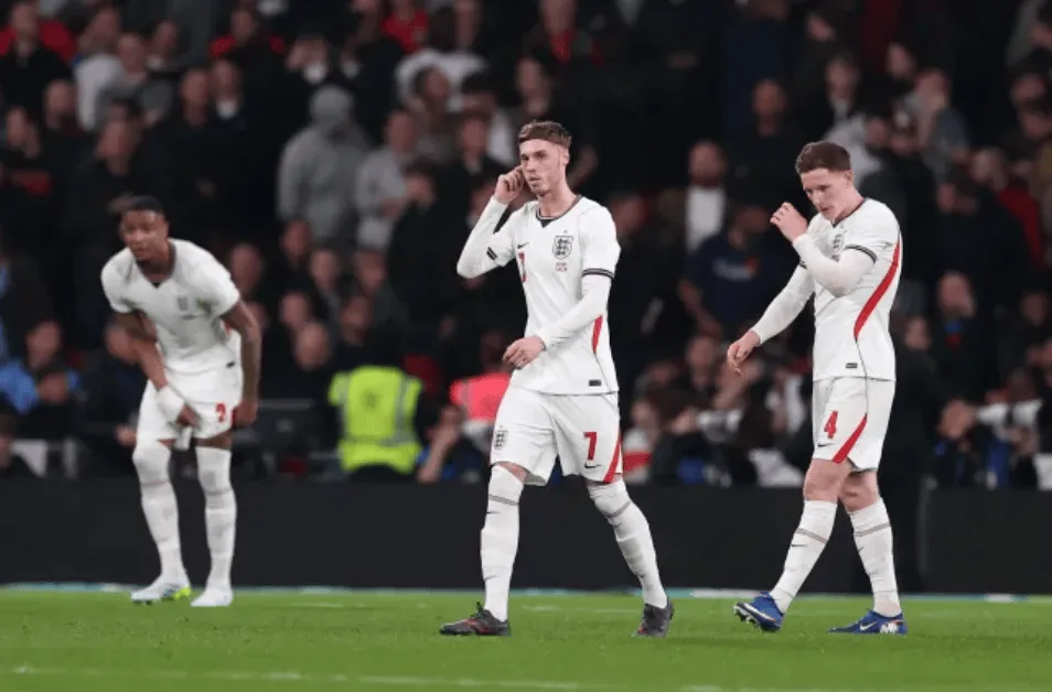 李-迪克森：帕尔默丢球不回追做得不够，福登踢伪9也没奏效